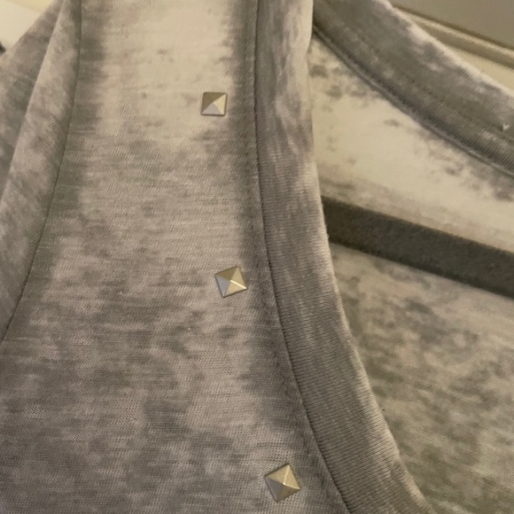 Women’s Express grey soft graphic Tee! Size Med - Picture 3 of 3